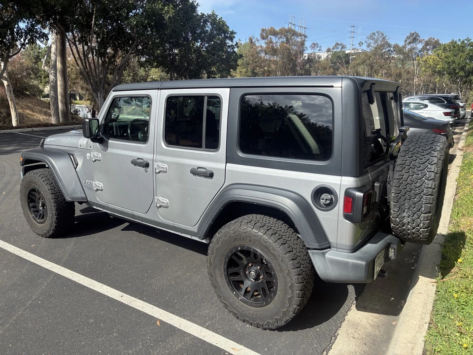 2019 Jeep JL Wrangler - Image 14 of 18