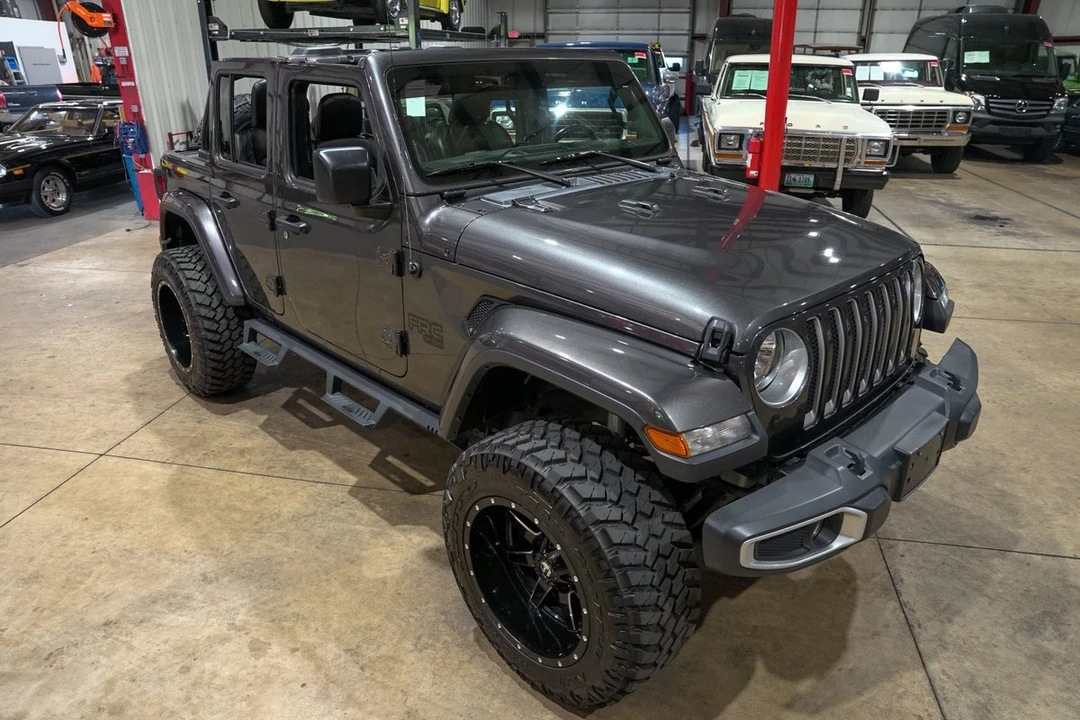 2019 Jeep JL Wrangler - Image 14 of 31