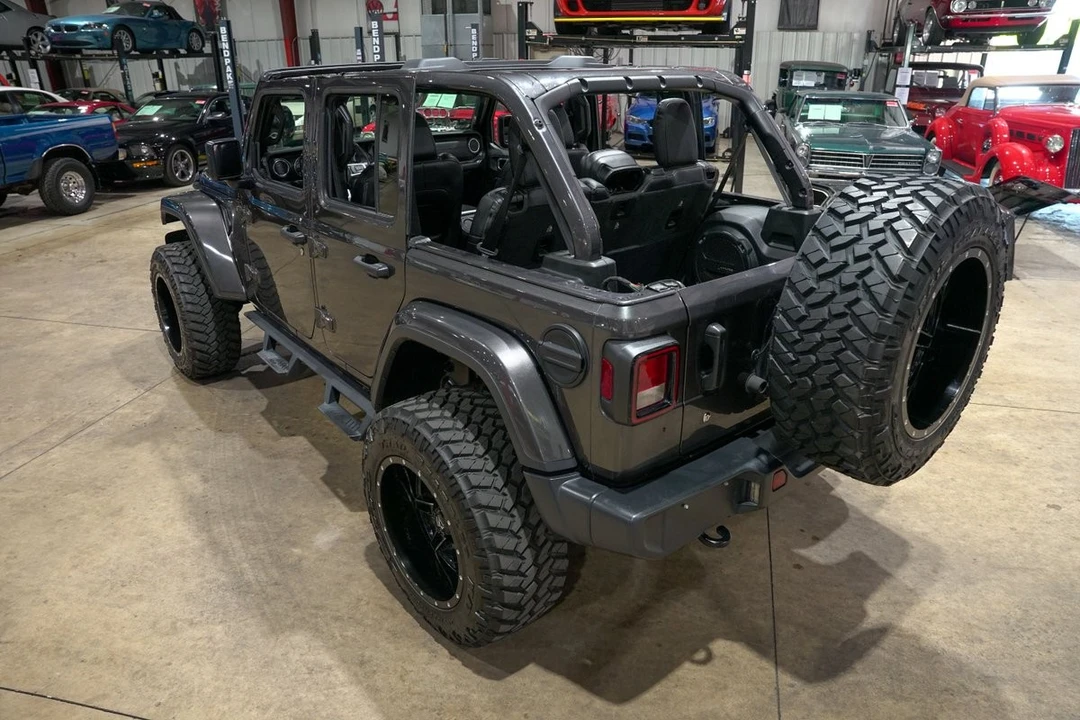 2019 Jeep JL Wrangler - Image 16 of 31