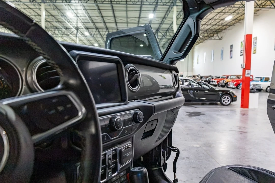 2019 Jeep JL Wrangler - Image 14 of 31