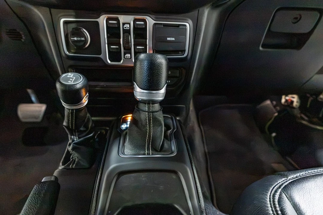 2019 Jeep JL Wrangler - Image 15 of 31