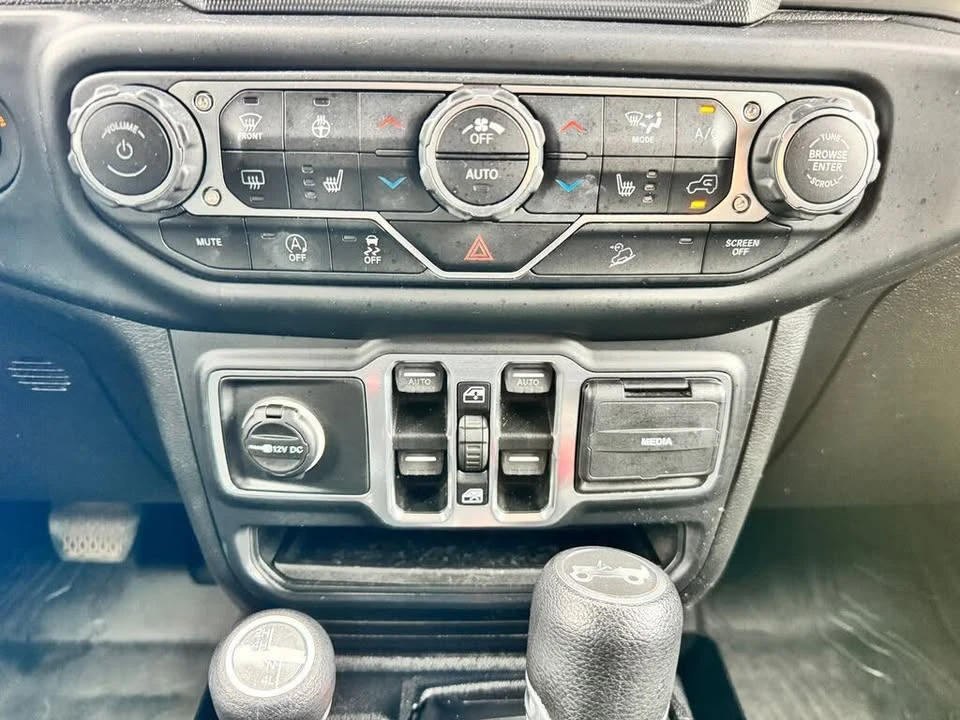 2019 Jeep JL Wrangler - Image 19 of 20