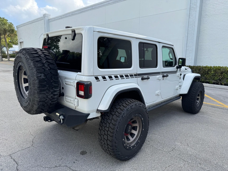2019 Jeep JL Wrangler - Image 16 of 31