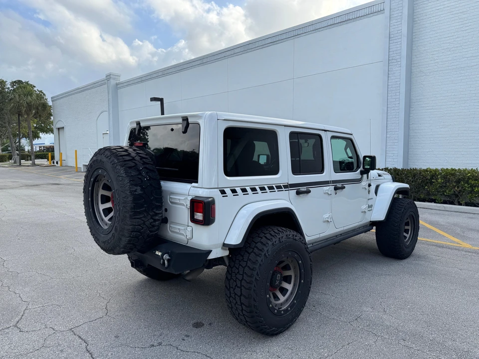 2019 Jeep JL Wrangler - Image 15 of 31