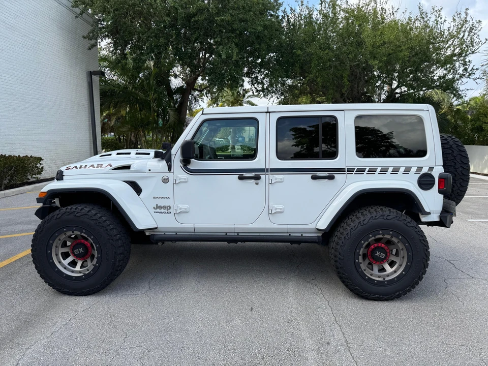 2019 Jeep JL Wrangler - Image 11 of 31