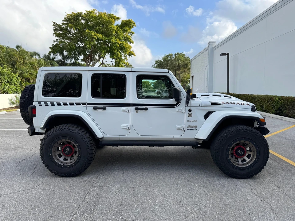 2019 Jeep JL Wrangler - Image 18 of 31