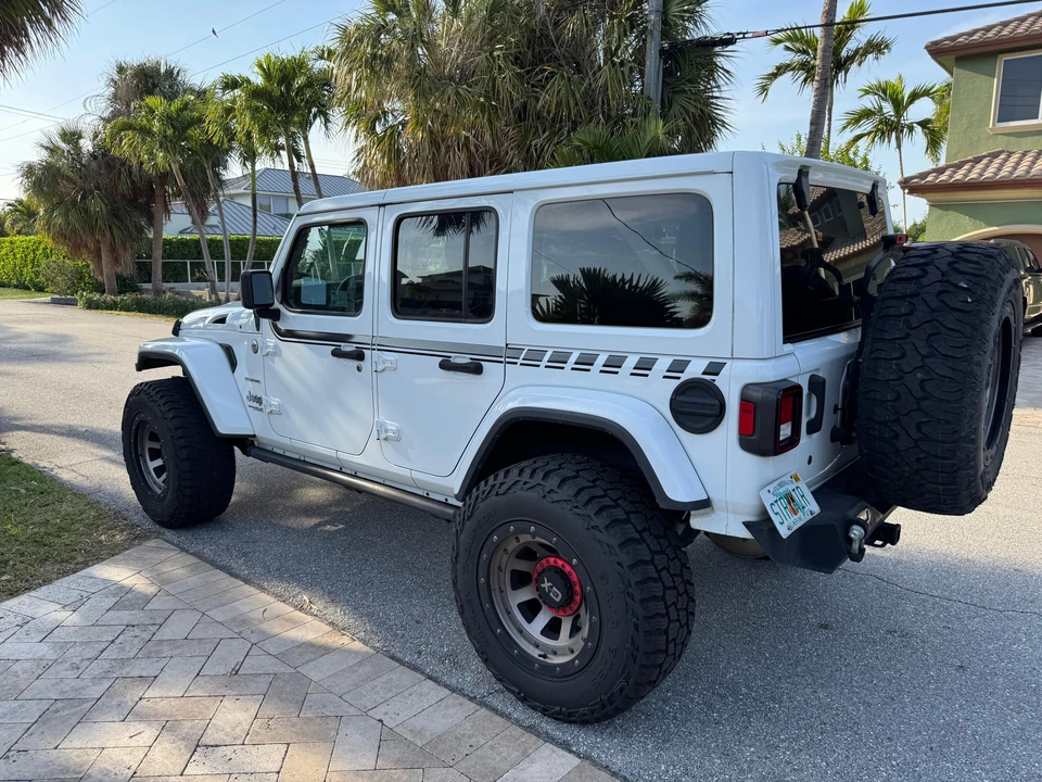 2019 Jeep JL Wrangler - Image 29 of 31