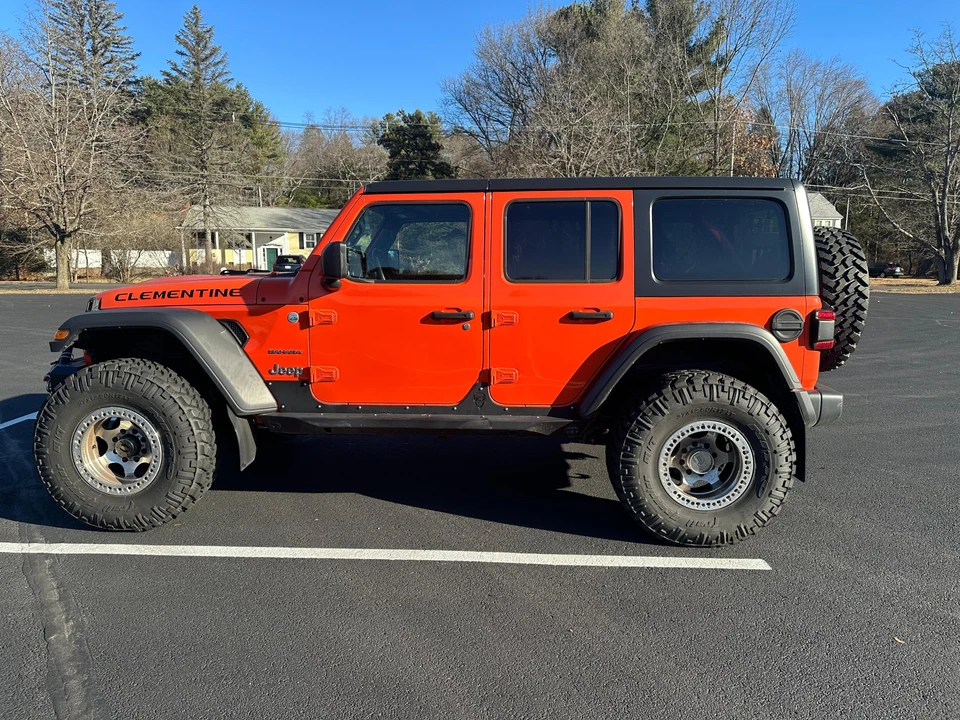 2019 Jeep JL Wrangler - Image 9 of 30