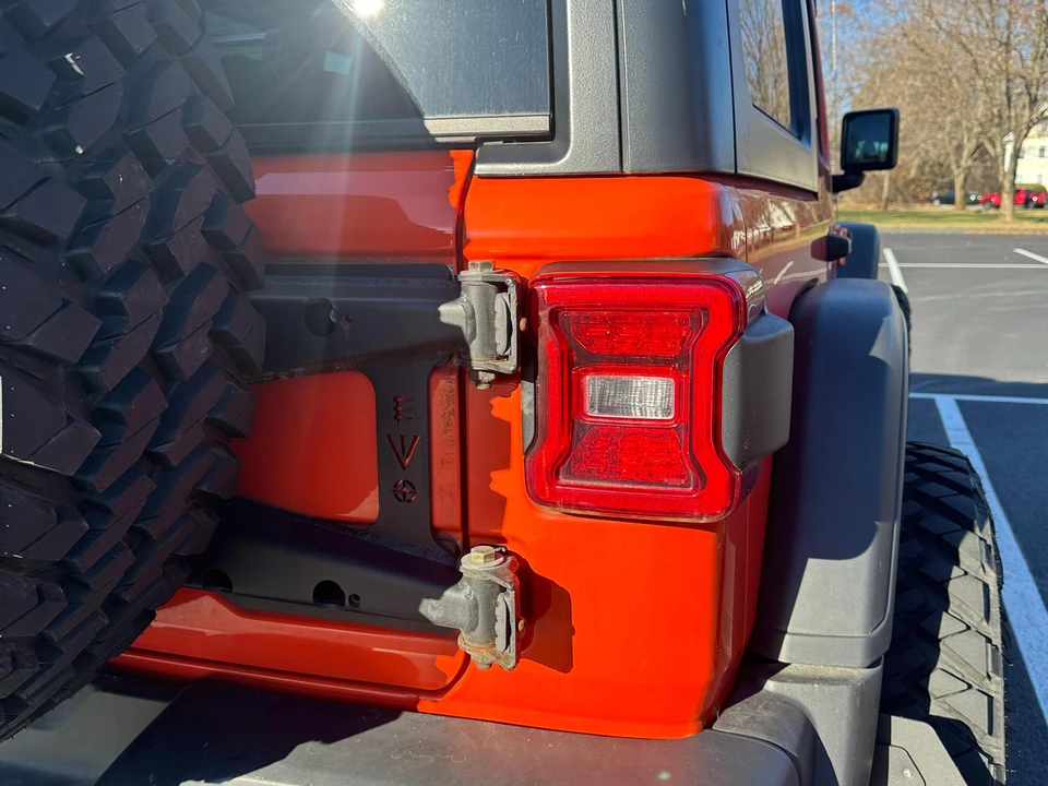 2019 Jeep JL Wrangler - Image 19 of 30