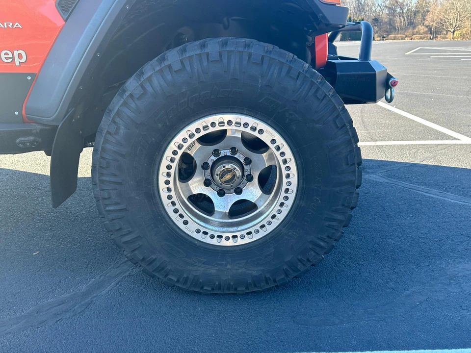2019 Jeep JL Wrangler - Image 25 of 30