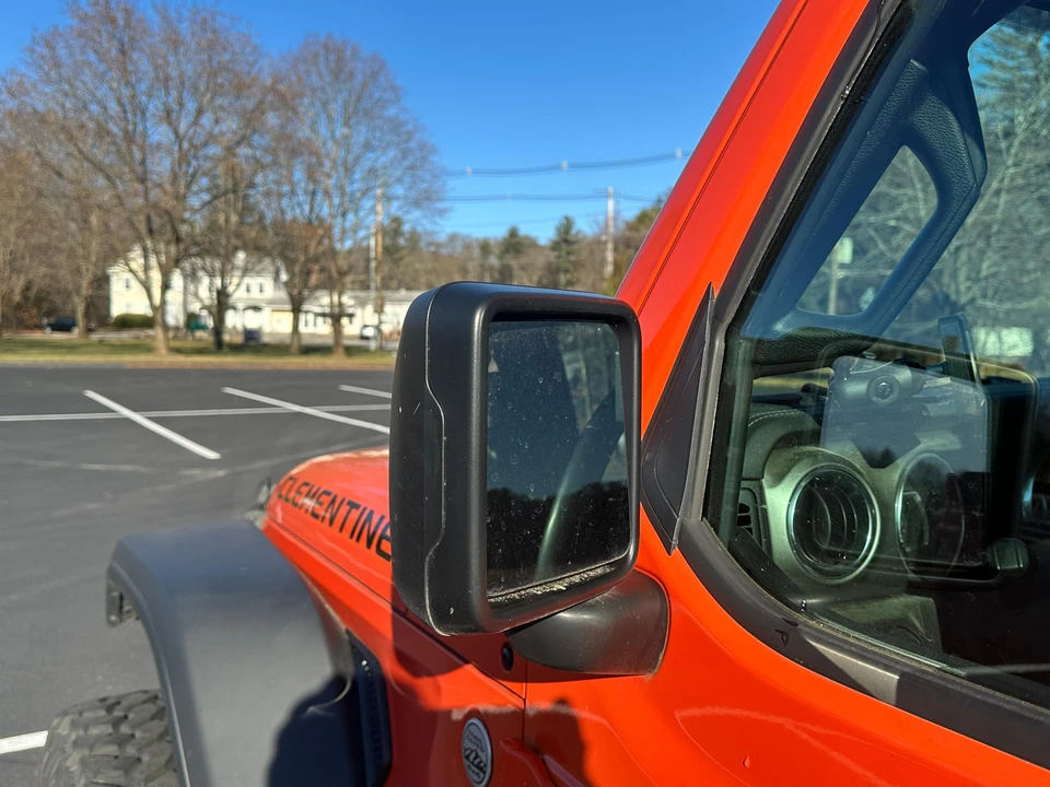 2019 Jeep JL Wrangler - Image 17 of 30