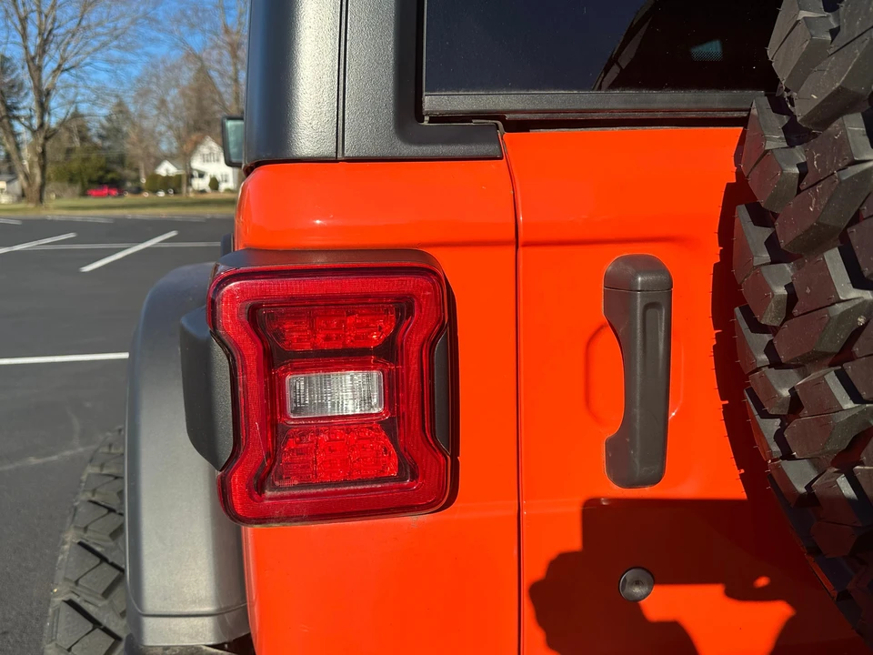 2019 Jeep JL Wrangler - Image 18 of 30