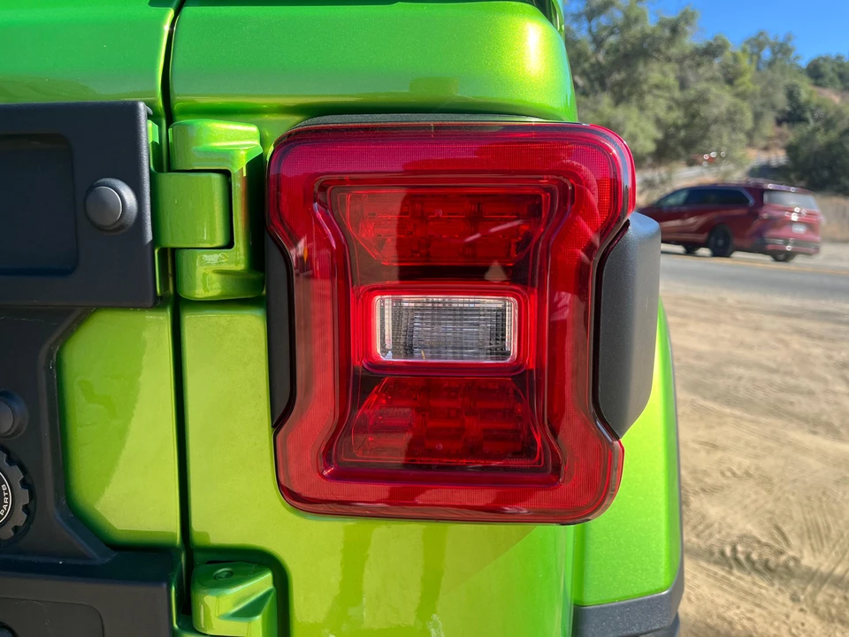2019 Jeep JL Wrangler - Image 25 of 31