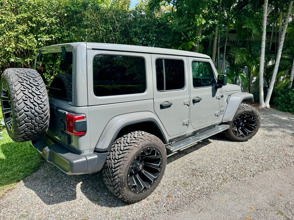 2019 Jeep JL Wrangler - Image 14 of 31