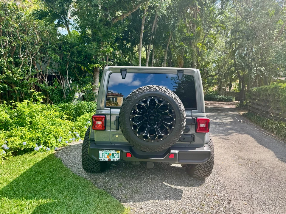 2019 Jeep JL Wrangler - Image 11 of 31