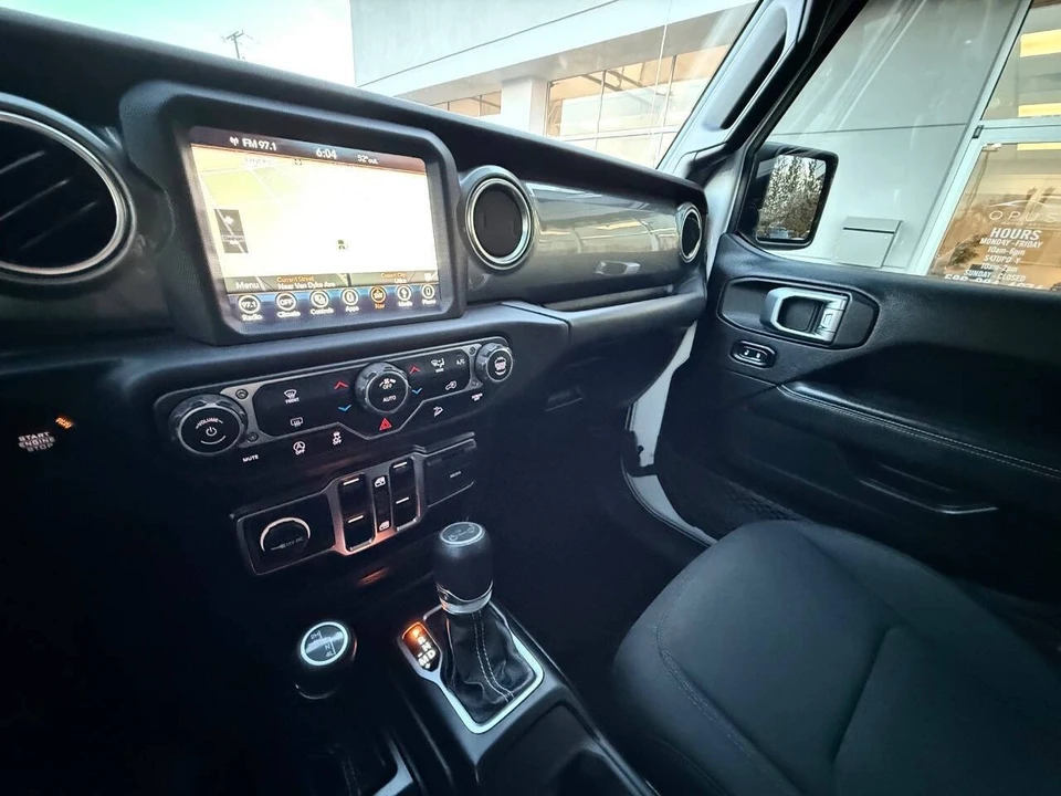 2019 Jeep JL Wrangler - Image 20 of 21