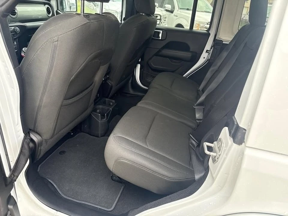 2019 Jeep JL Wrangler - Image 17 of 20