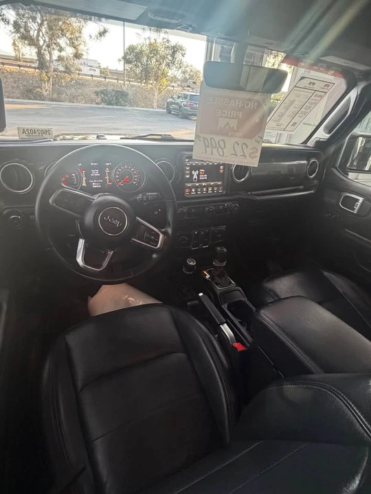 2019 Jeep JL Wrangler - Image 2 of 4