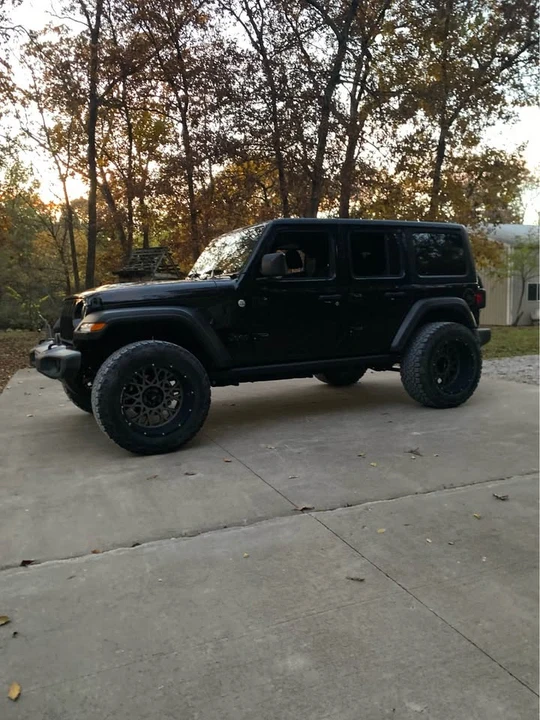 2019 Jeep JL Wrangler - Image 3 of 5