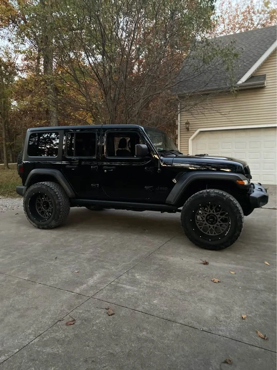 2019 Jeep JL Wrangler - Image 5 of 5