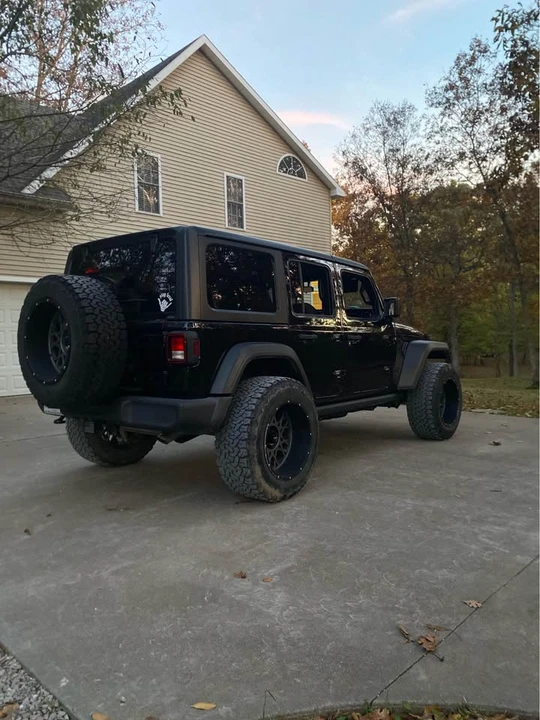2019 Jeep JL Wrangler - Image 2 of 5