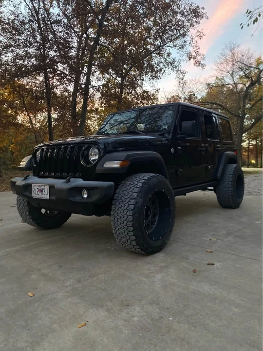 2019 Jeep JL Wrangler - Image 4 of 5