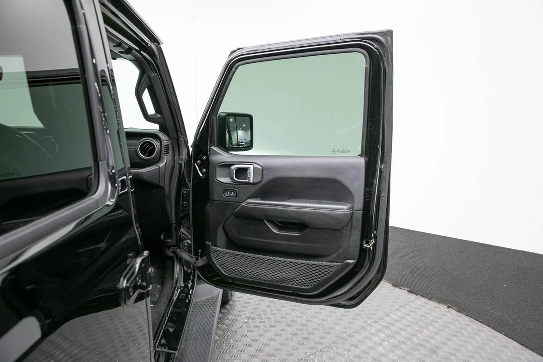 2019 Jeep JL Wrangler - Image 11 of 31