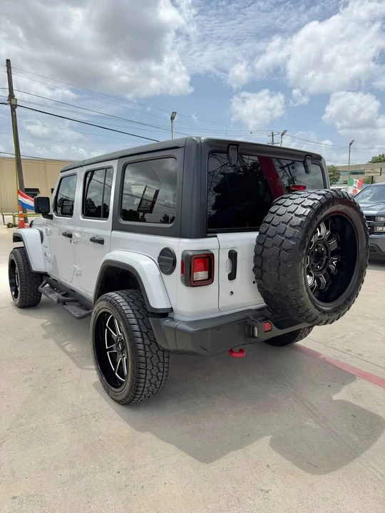 2019 Jeep JL Wrangler - Image 4 of 10