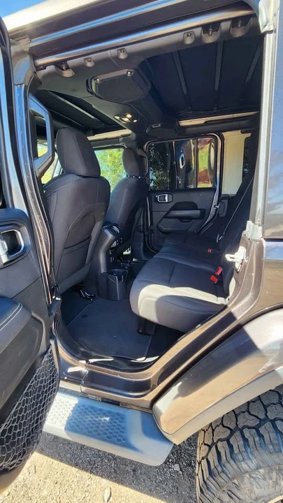 2019 Jeep JL Wrangler - Image 17 of 20