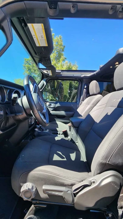 2019 Jeep JL Wrangler - Image 14 of 20