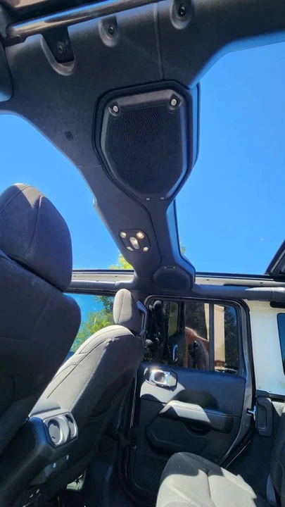 2019 Jeep JL Wrangler - Image 15 of 20