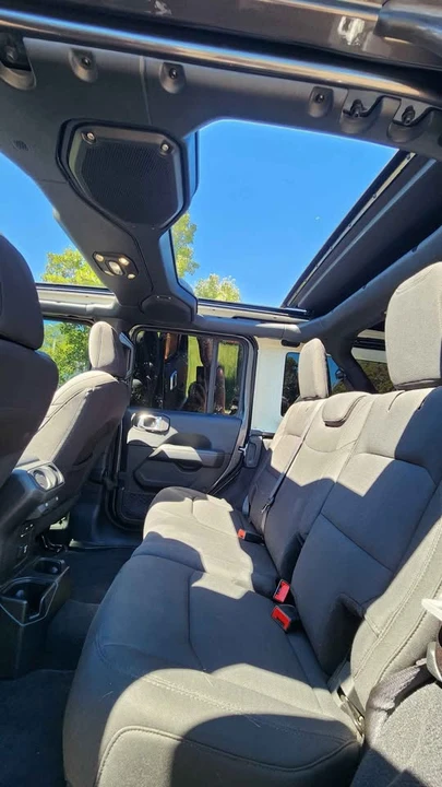 2019 Jeep JL Wrangler - Image 13 of 20