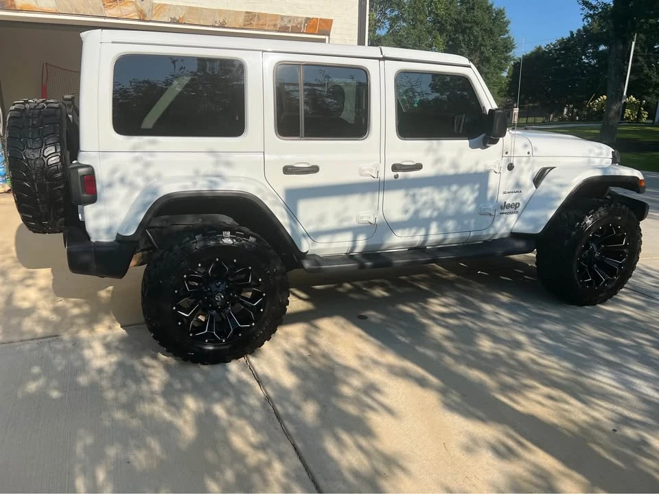 2019 Jeep JL Wrangler - Image 2 of 16