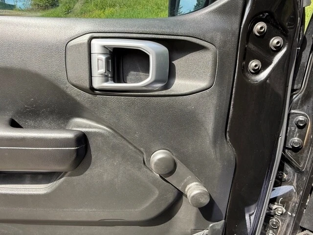2019 Jeep JL Wrangler - Image 14 of 21
