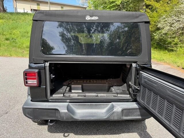 2019 Jeep JL Wrangler - Image 17 of 21