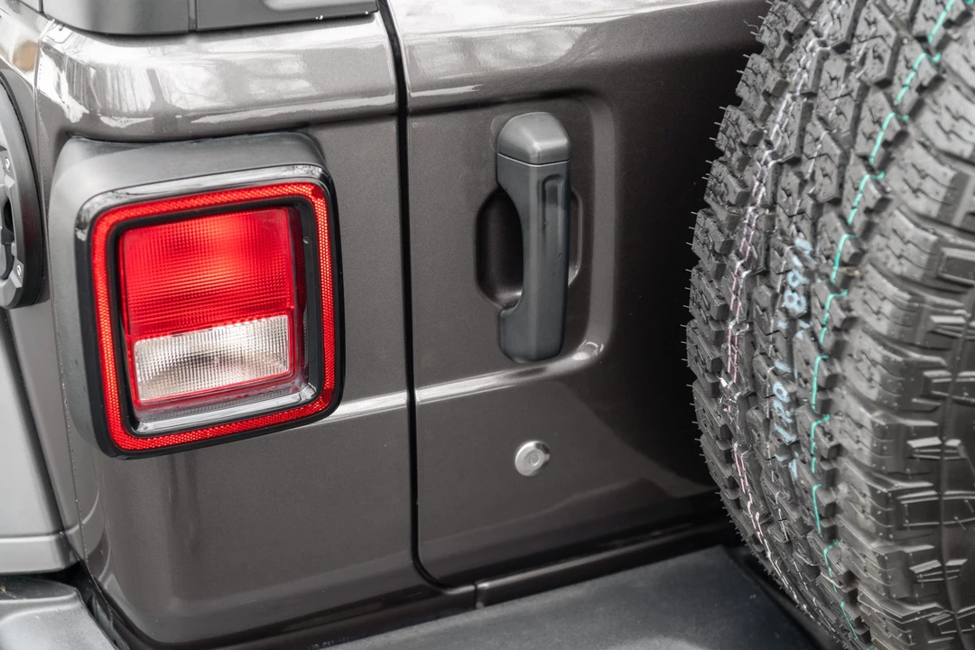 2019 Jeep JL Wrangler - Image 25 of 31