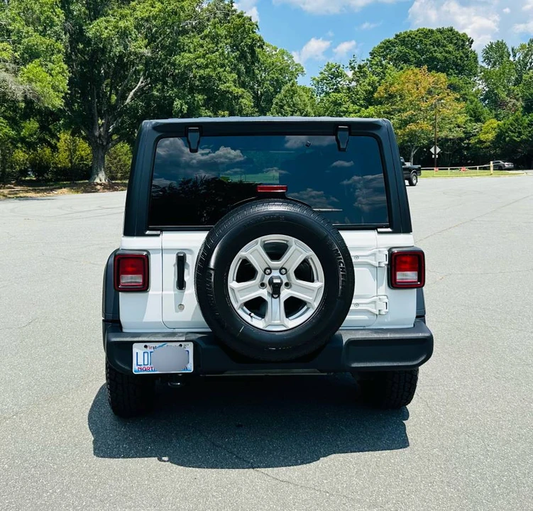 2019 Jeep JL Wrangler - Image 17 of 24