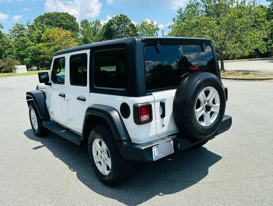 2019 Jeep JL Wrangler - Image 15 of 24