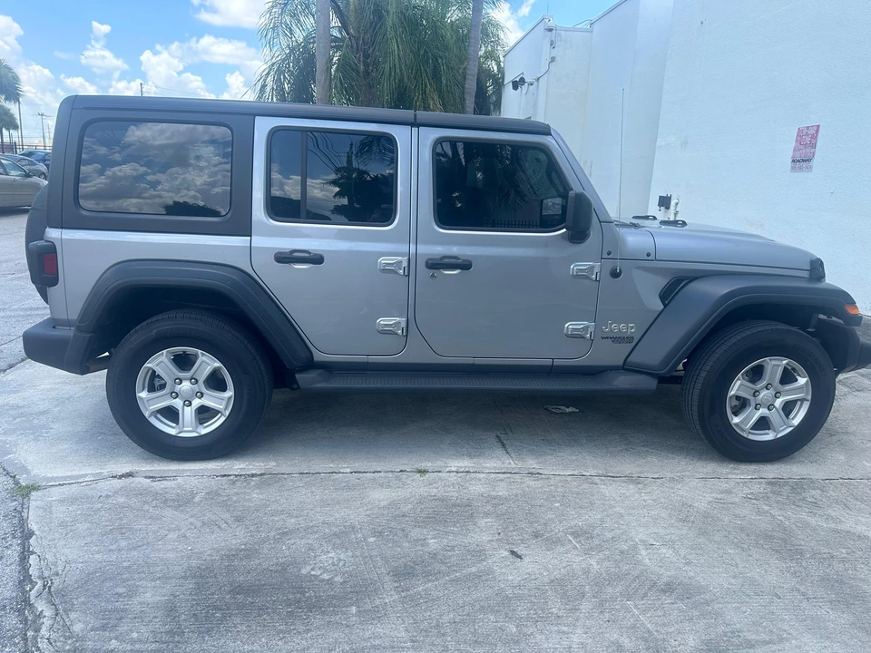 2019 Jeep JL Wrangler - Image 15 of 31