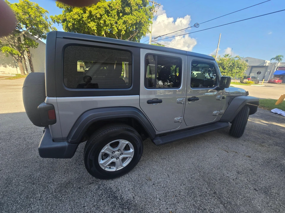 2019 Jeep JL Wrangler - Image 14 of 31