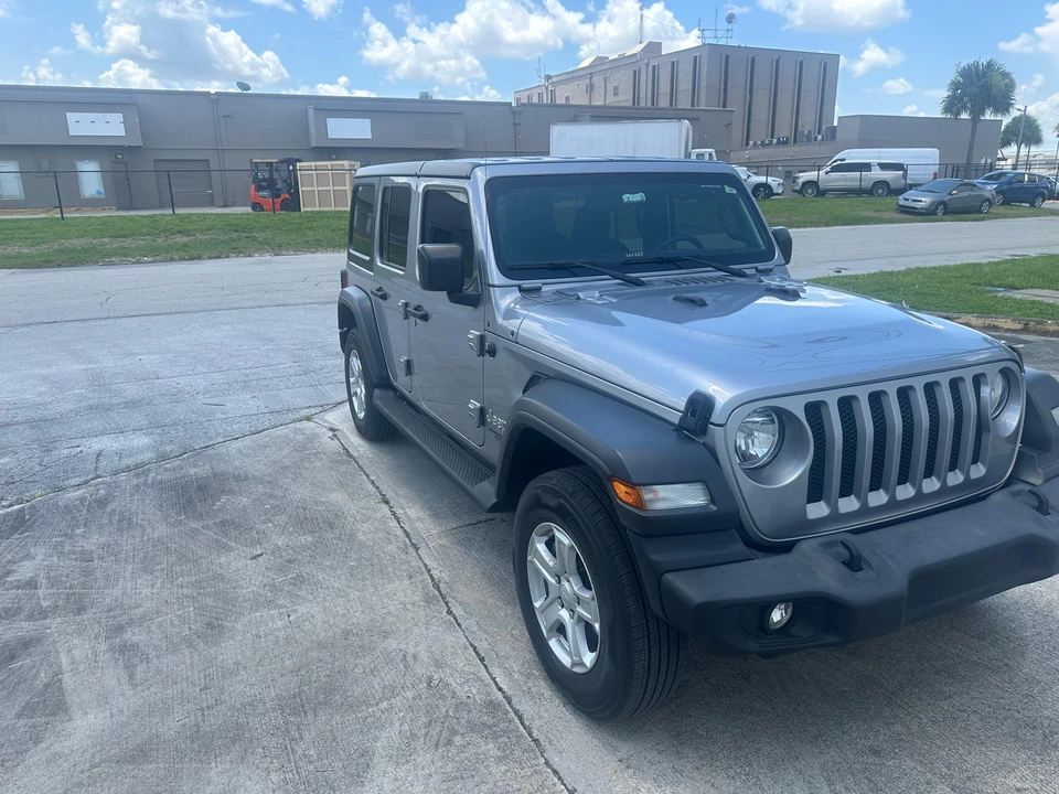 2019 Jeep JL Wrangler - Image 17 of 31