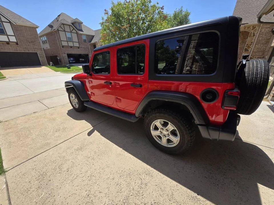 2019 Jeep JL Wrangler - Image 3 of 16