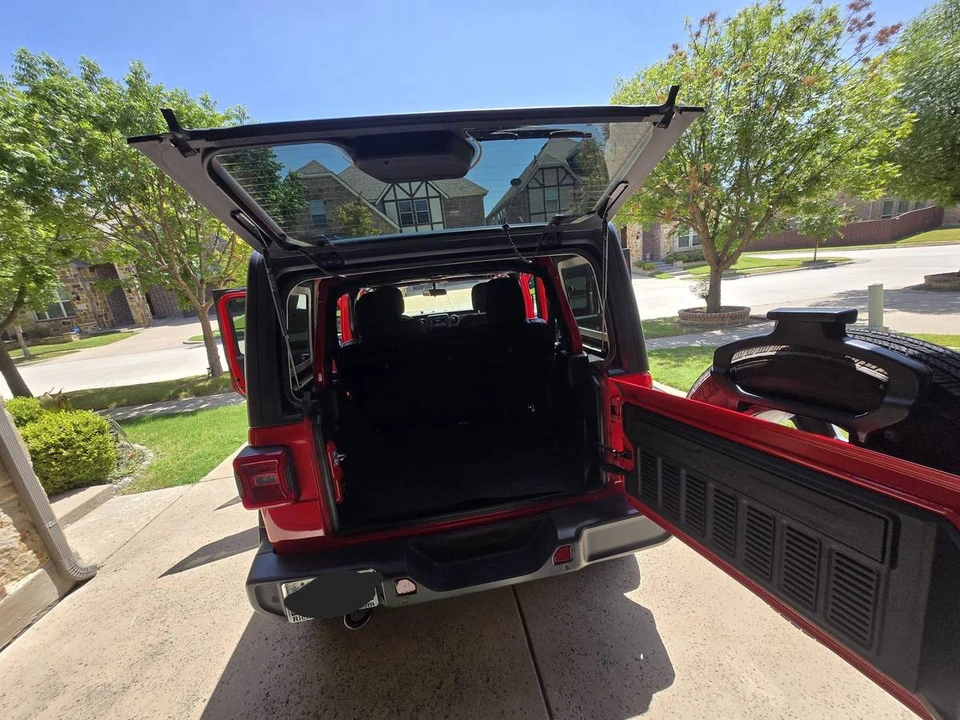 2019 Jeep JL Wrangler - Image 15 of 16