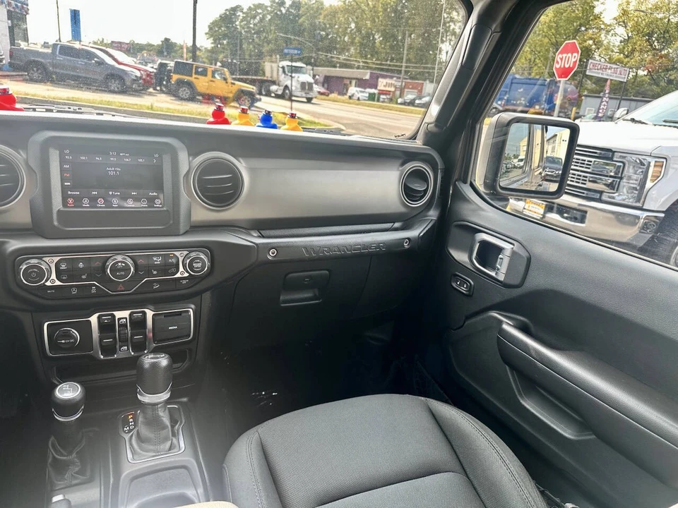 2019 Jeep JL Wrangler - Image 21 of 31