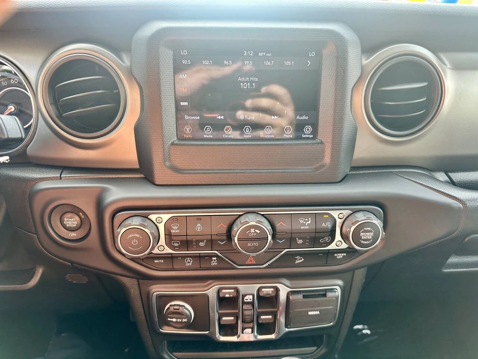 2019 Jeep JL Wrangler - Image 30 of 31
