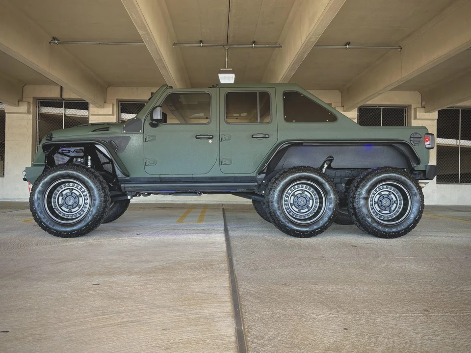 2019 Jeep JL Wrangler - Image 18 of 31