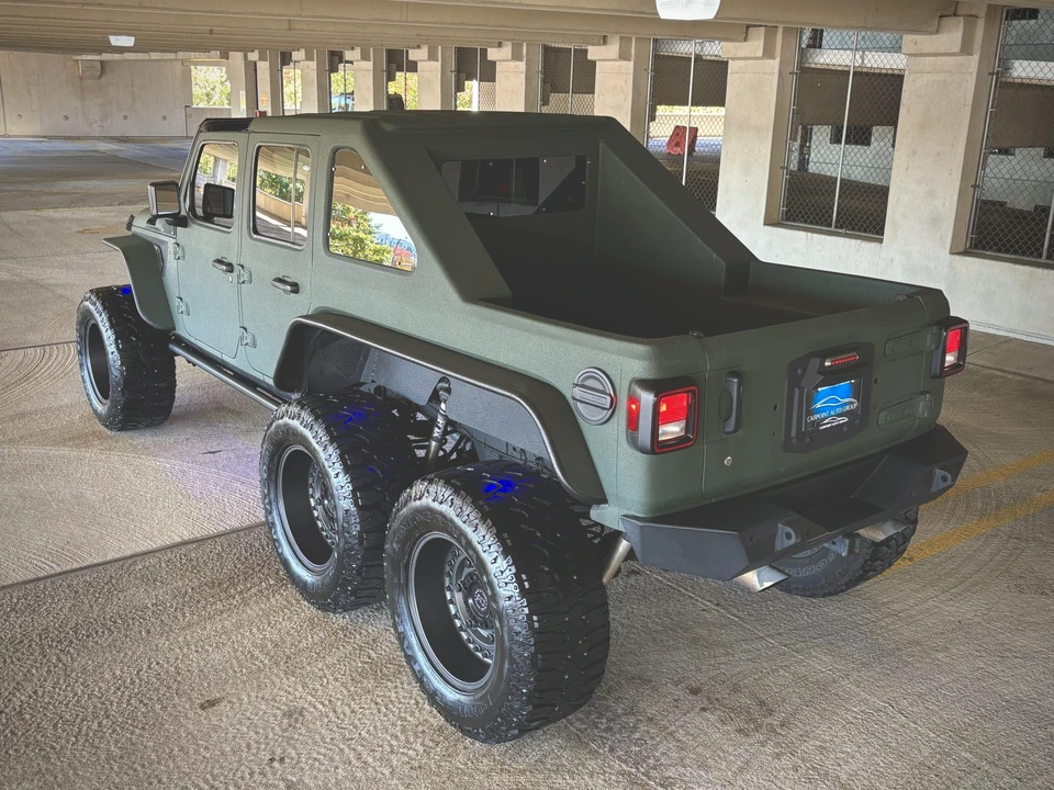 2019 Jeep JL Wrangler - Image 17 of 31