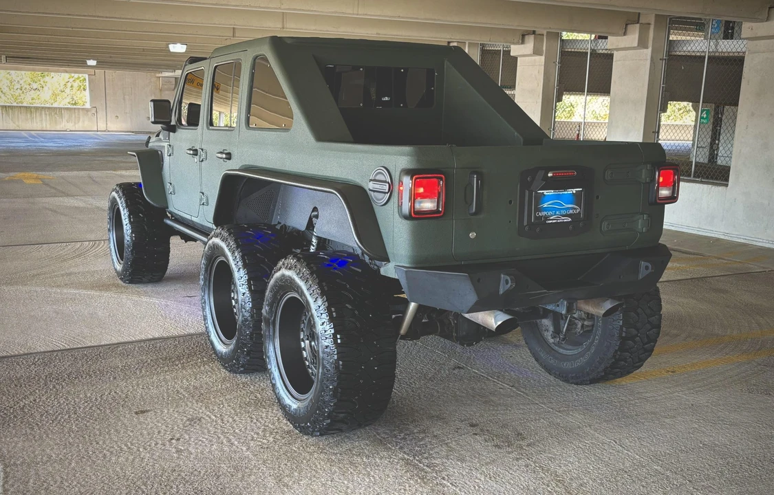2019 Jeep JL Wrangler - Image 16 of 31