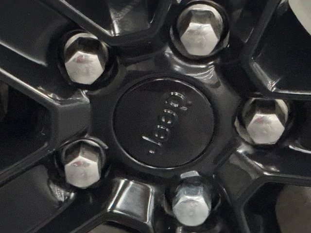 2019 Jeep JL Wrangler - Image 17 of 31
