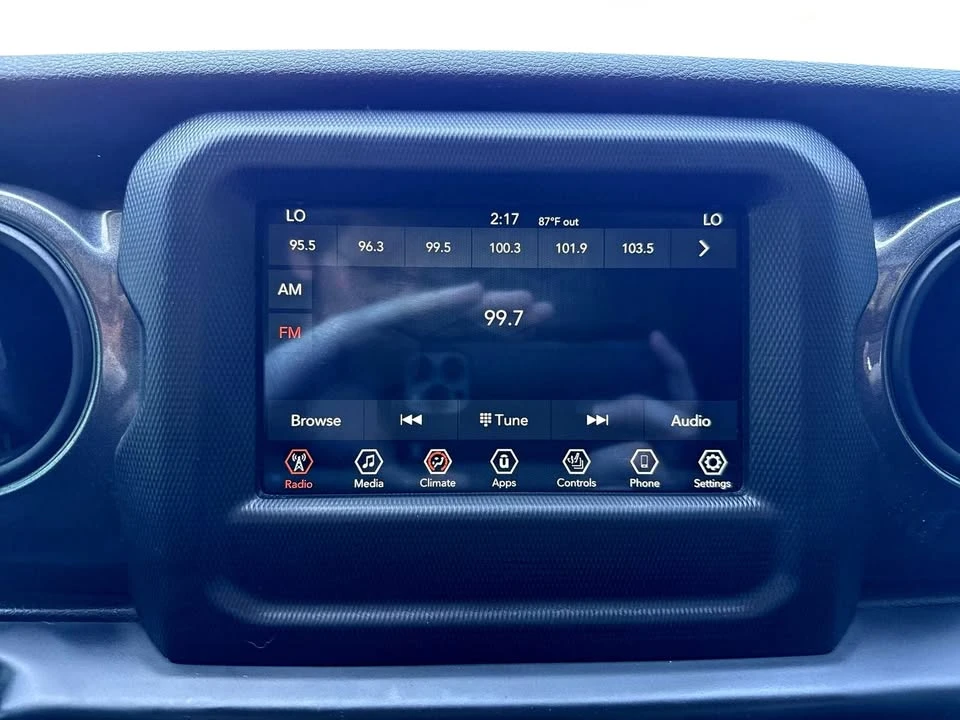 2019 Jeep JL Wrangler - Image 16 of 18